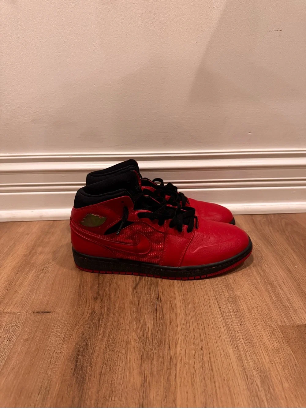 Size 9.5- Jordan 1 Retro 97 TXT Gym Red 2012